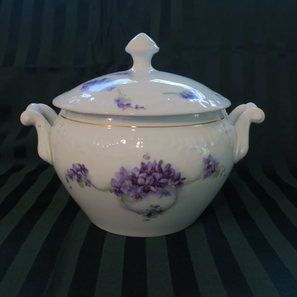 Vintage Floral Large Covered Serving Piece/Platter - Picture 2 of 12